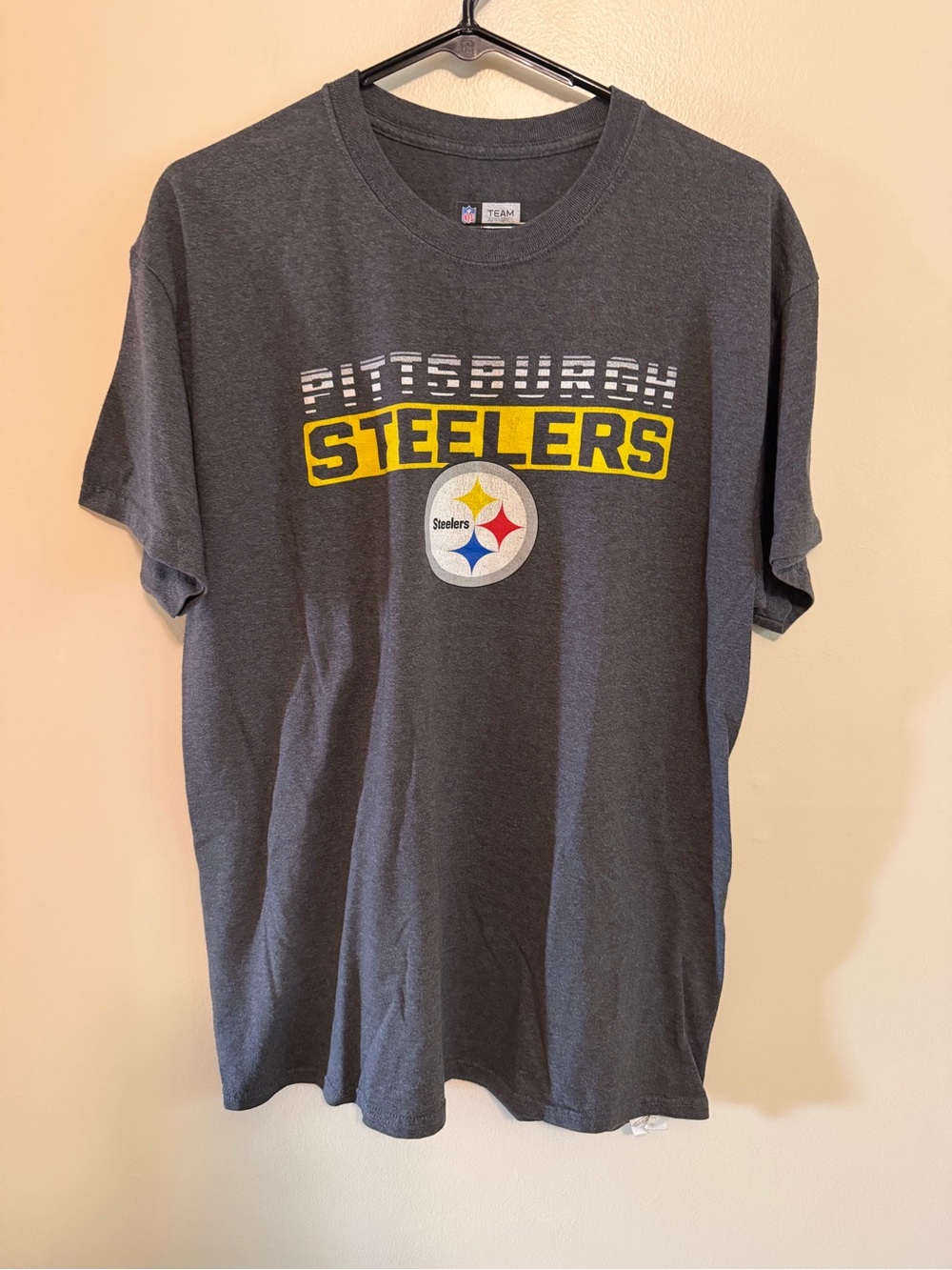 Team Apparel Pittsburgh Steelers Charcoal and Yellow Graphic Tee